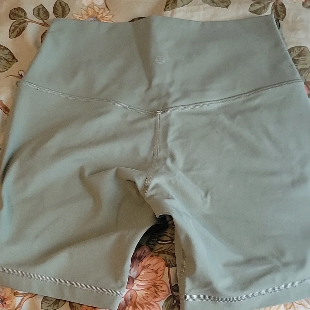 Lululemon Align Shorts 6 Inch 8 - Picture 3 of 5